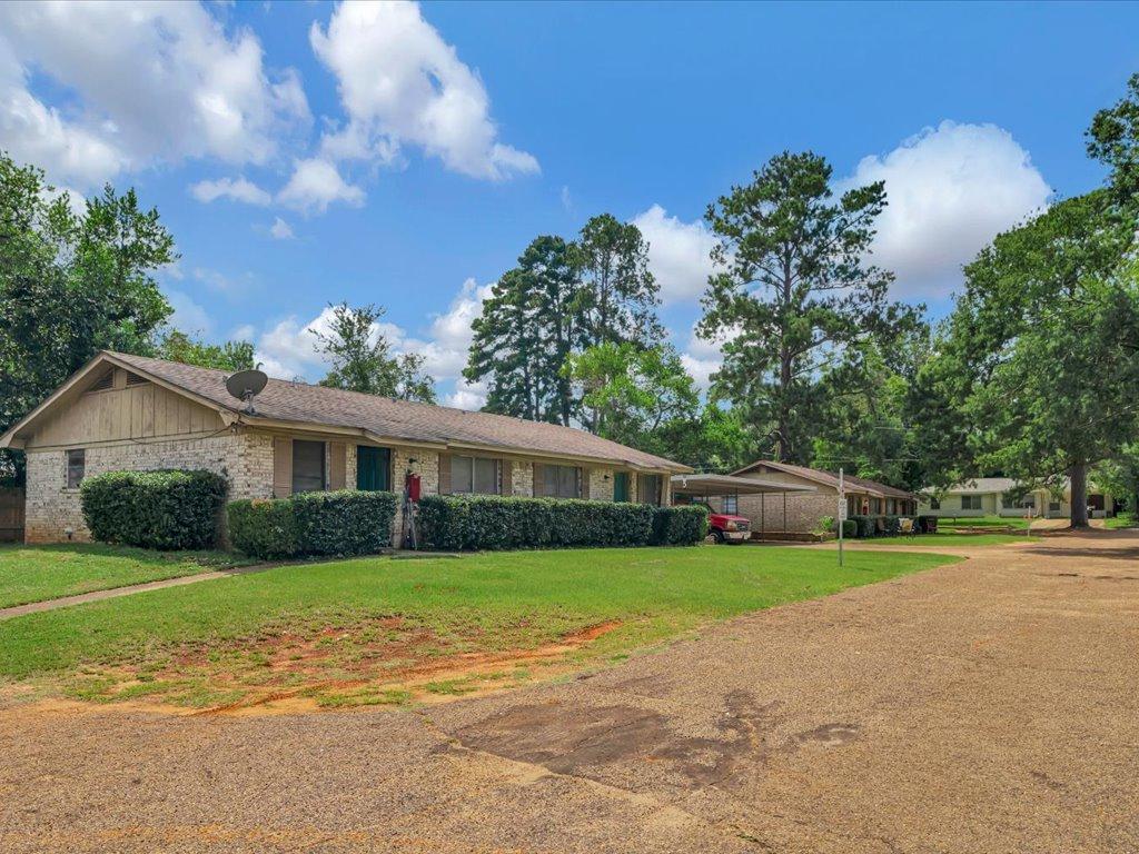 SPACIOUS DUPLEX! property image